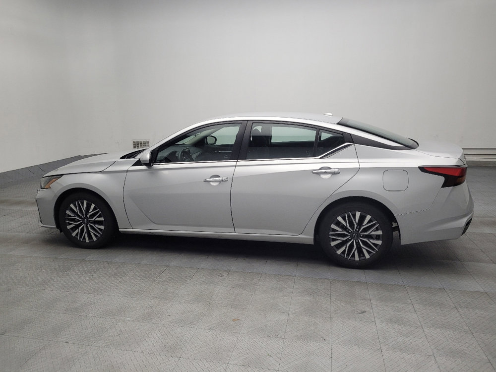 Used 2023 Nissan Altima 2.5 SV image 3