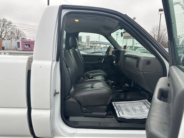 Used 2006 GMC Sierra 2500 W/T w/ Heavy-Duty Power Package image 14