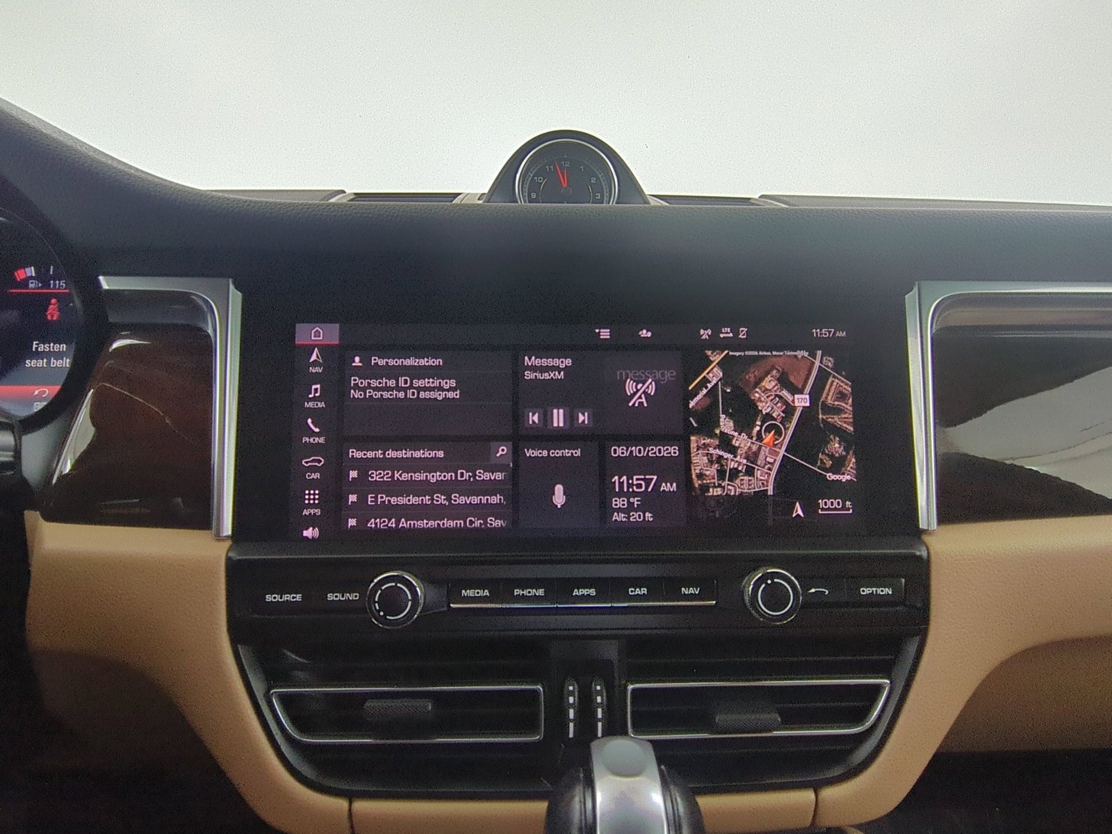 Certified 2020 Porsche Macan AWD/4WD image 16