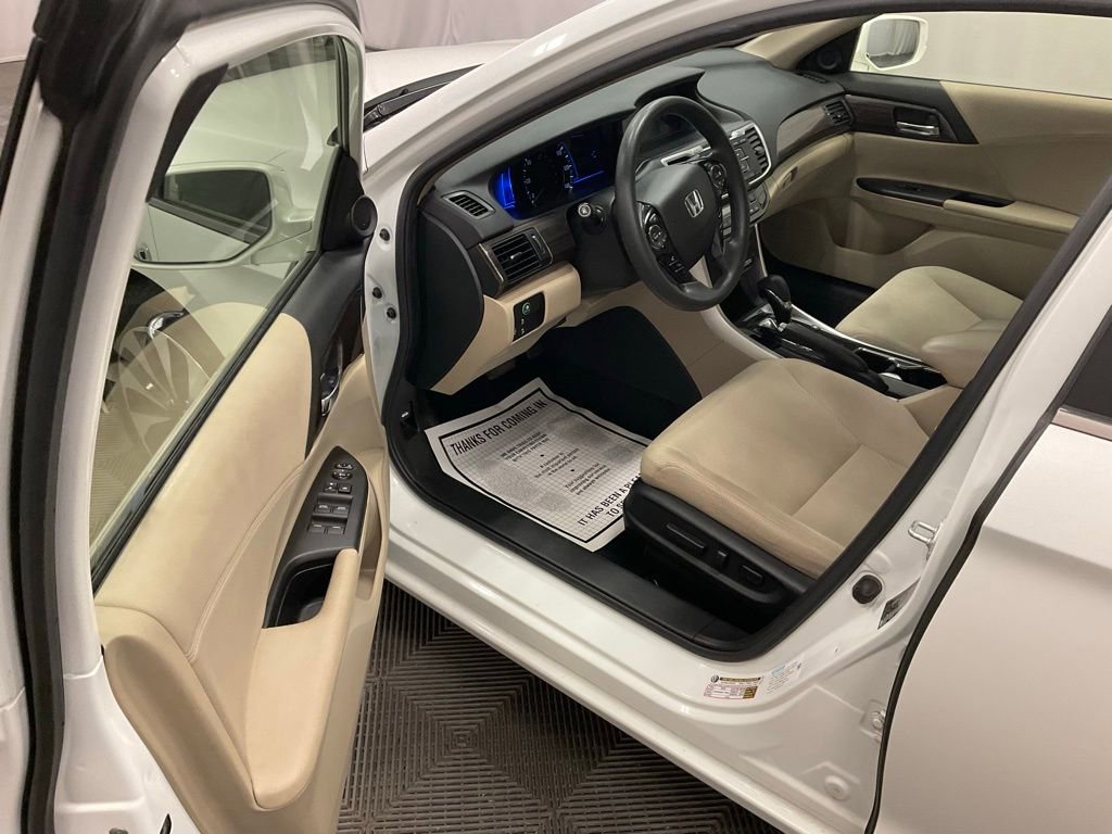 Used 2017 Honda Accord Hybrid Sedan image 7