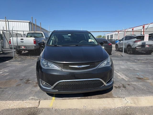 Used 2018 Chrysler Pacifica Touring Plus w/ Tire & Wheel Group FWD image 5