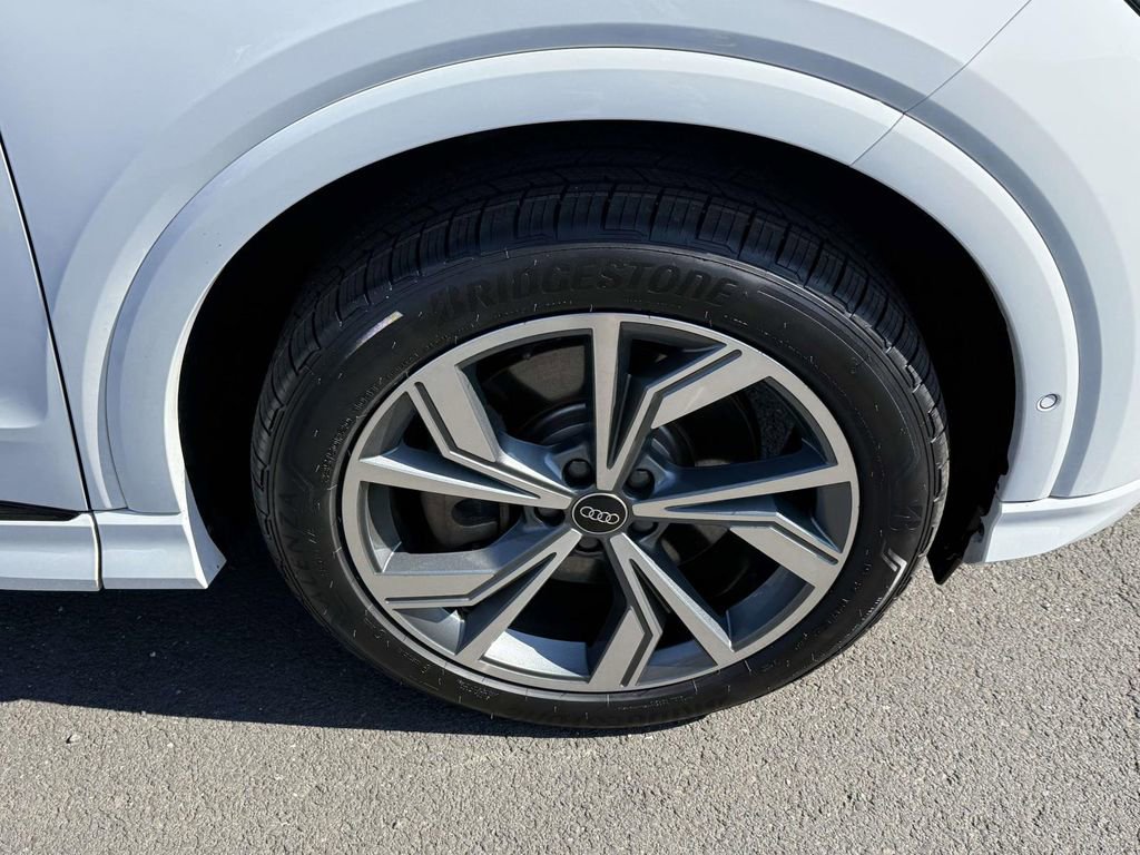 Used 2024 Audi Q4 e-tron Prestige image 7