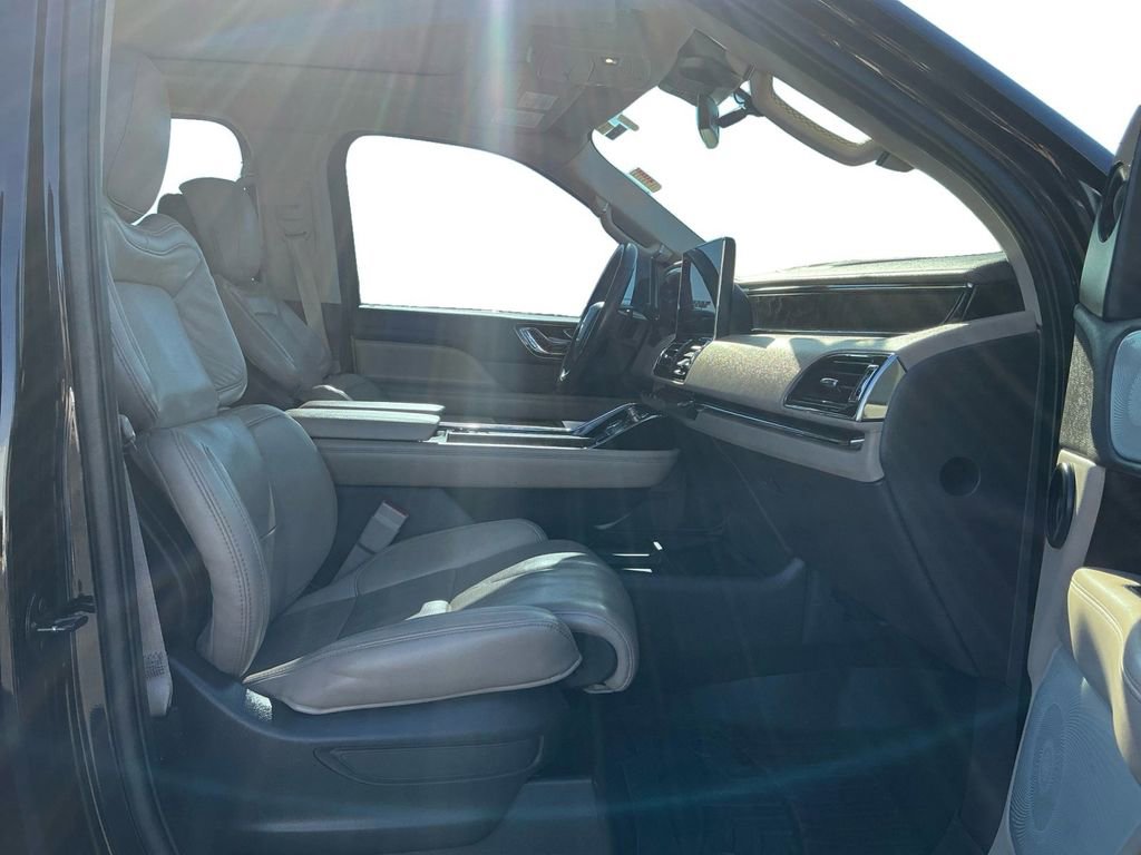 Used 2022 Lincoln Navigator Reserve image 22