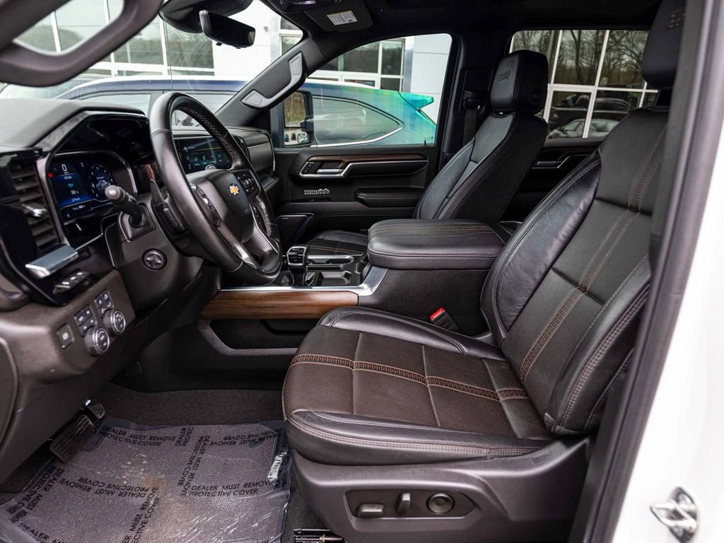 Used 2024 Chevrolet Silverado 1500 High Country w/ Technology Package AWD/4WD image 22