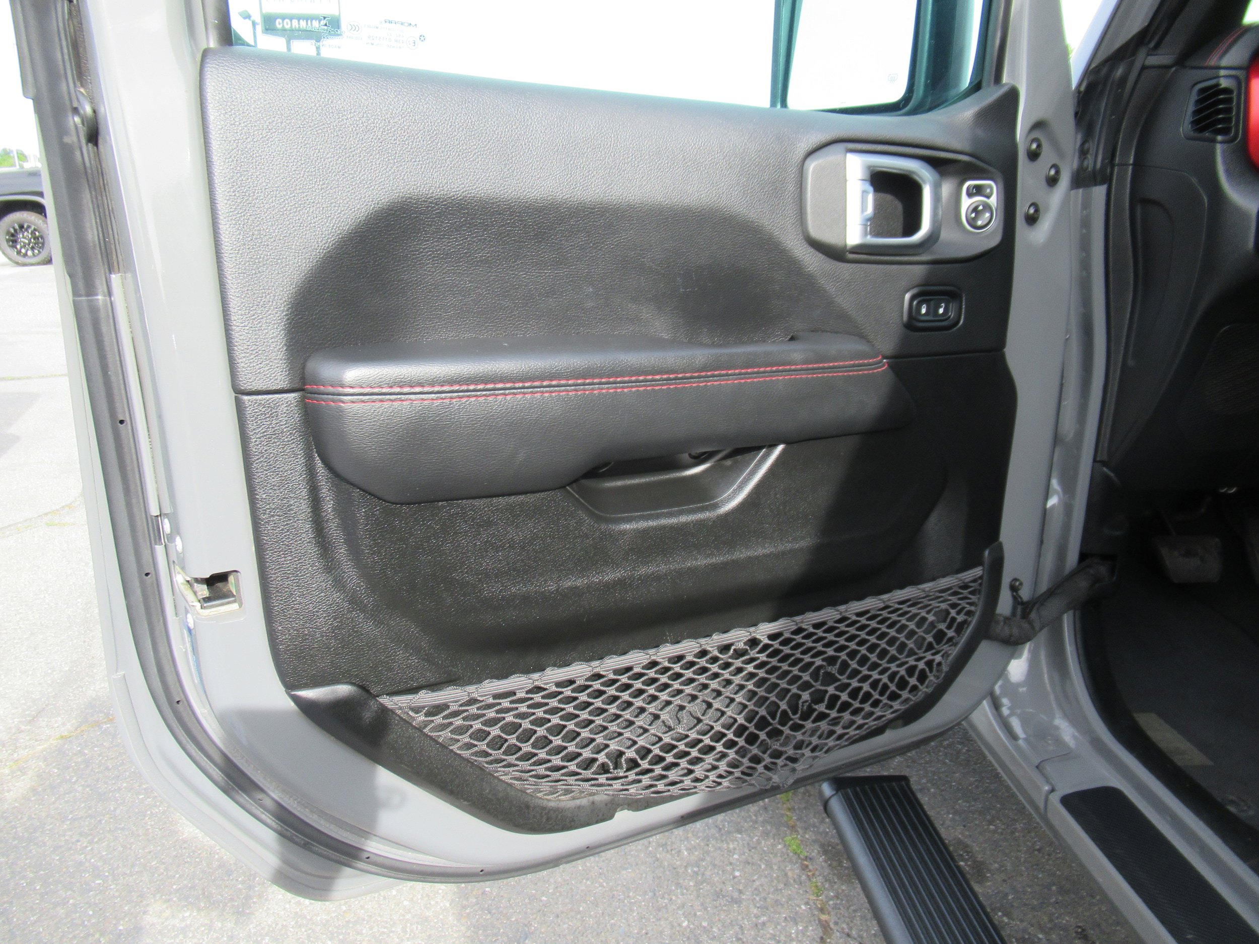 Used 2022 Jeep Wrangler Unlimited Rubicon w/ LED Lighting Group AWD/4WD image 7