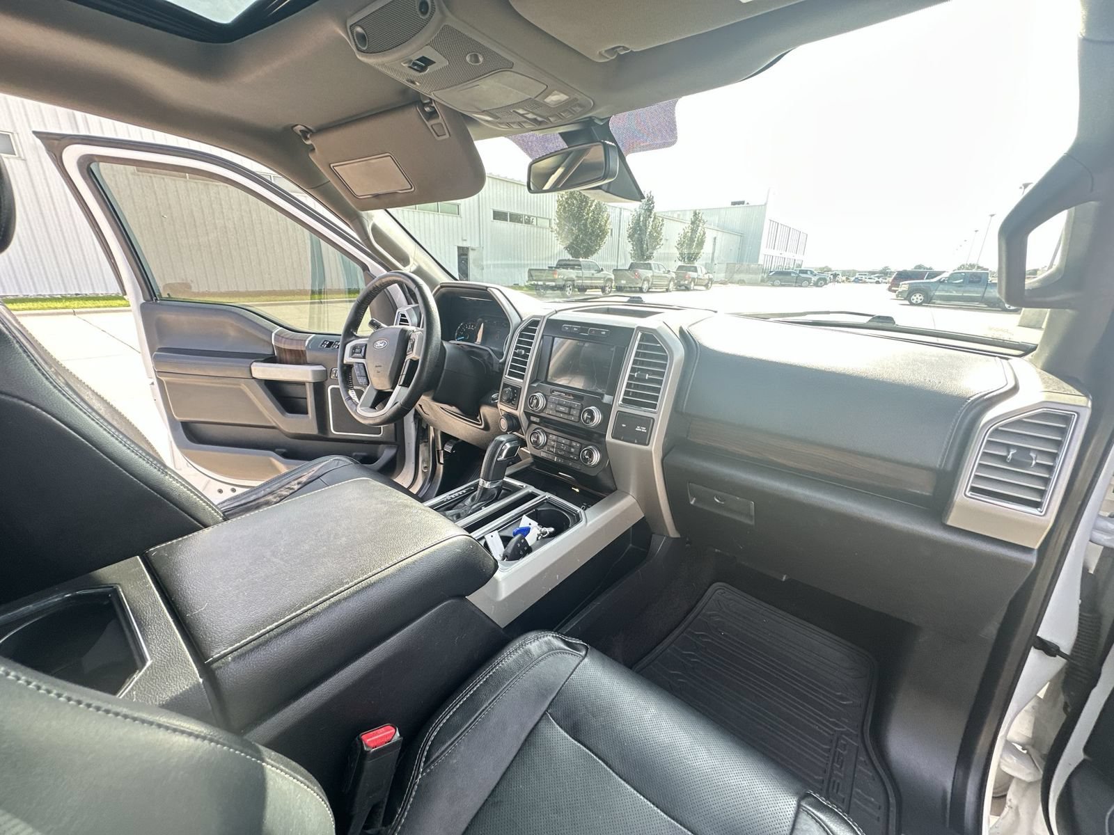 Used 2016 Ford F150 Lariat w/ Equipment Group 502A Luxury AWD/4WD image 30