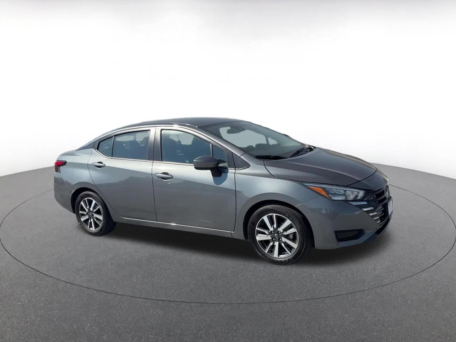 Used 2025 Nissan Versa SV image 2