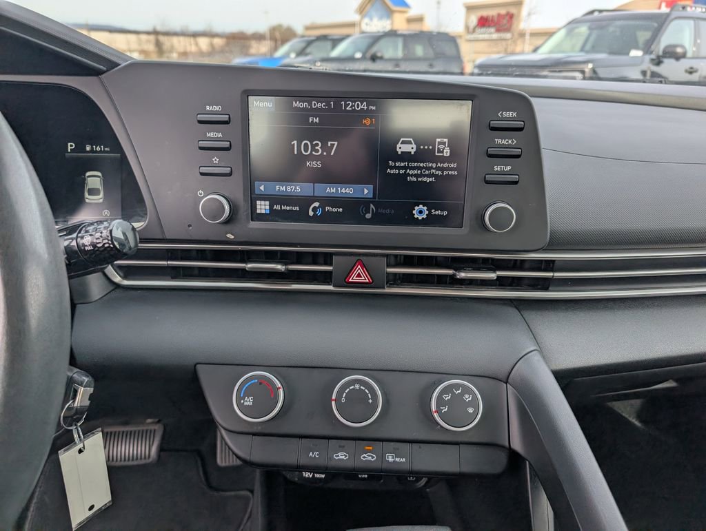 Used 2023 Hyundai Elantra SE image 18