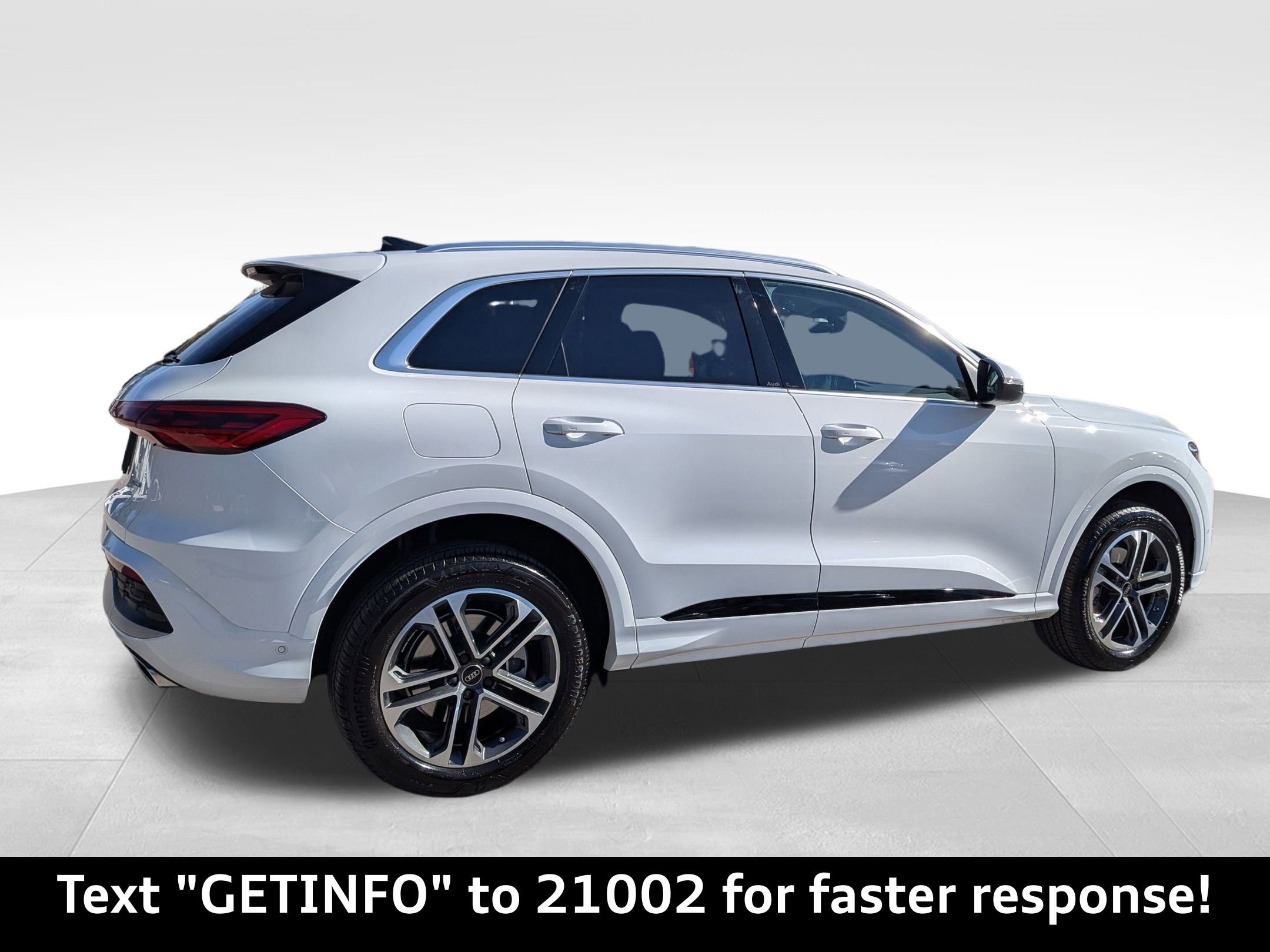 Used 2025 Audi Q5 2.0T Premium w/ Convenience Package image 3