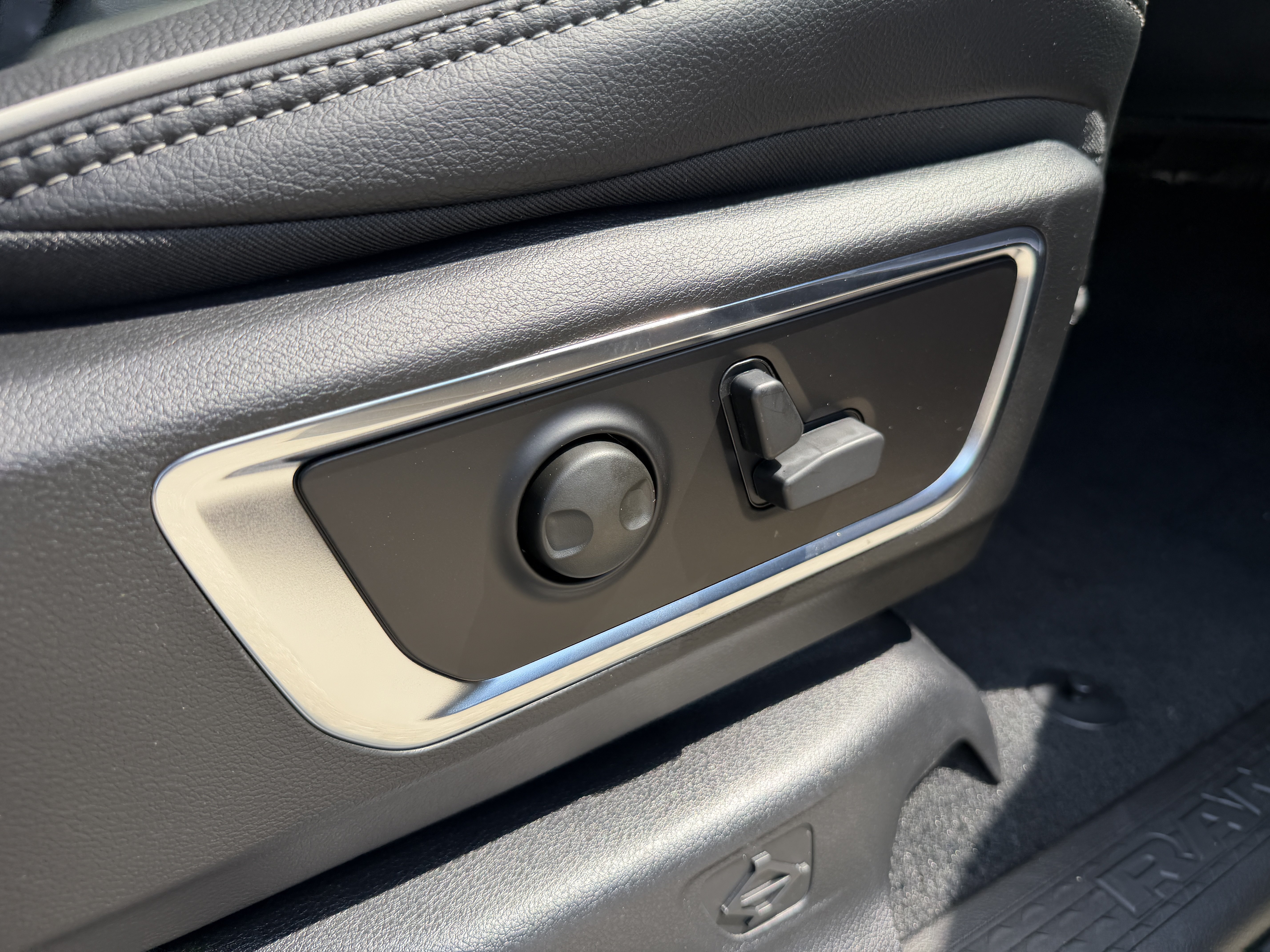 New 2026 RAM 1500 Laramie w/ Night Edition AWD/4WD image 28