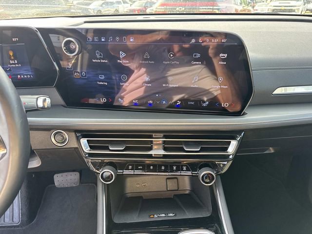 Used 2025 Chevrolet Traverse LT image 48