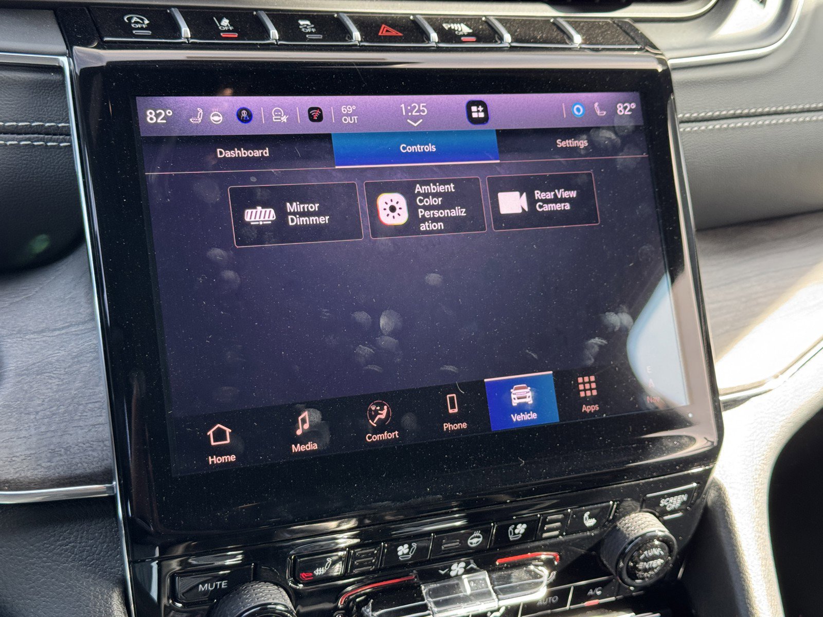 New 2025 Jeep Grand Cherokee Overland w/ Luxury Tech Group IV image 16