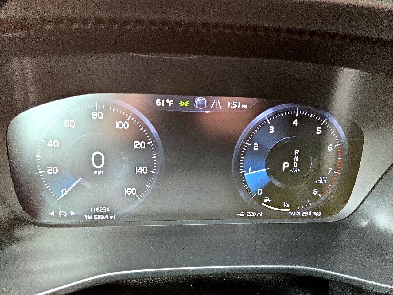 Used 2021 Volvo XC40 T4 Momentum image 21