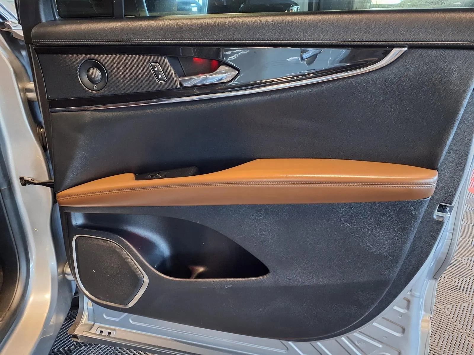 Used 2022 Lincoln Nautilus Reserve image 13