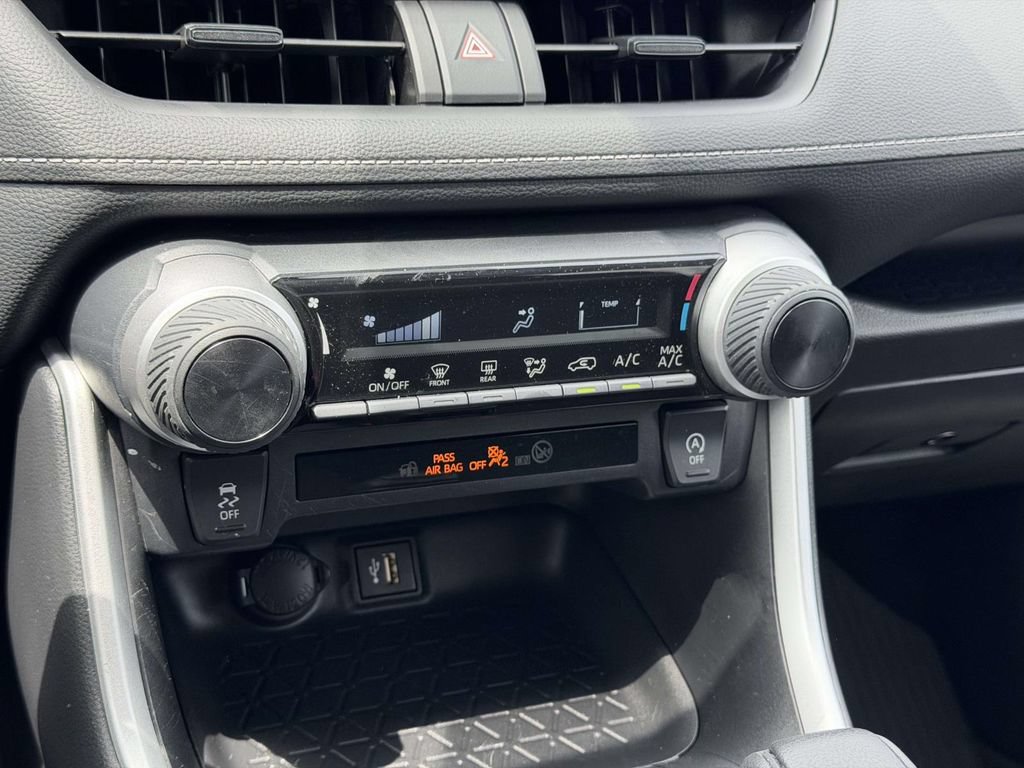 Certified 2023 Toyota RAV4 LE AWD/4WD image 5