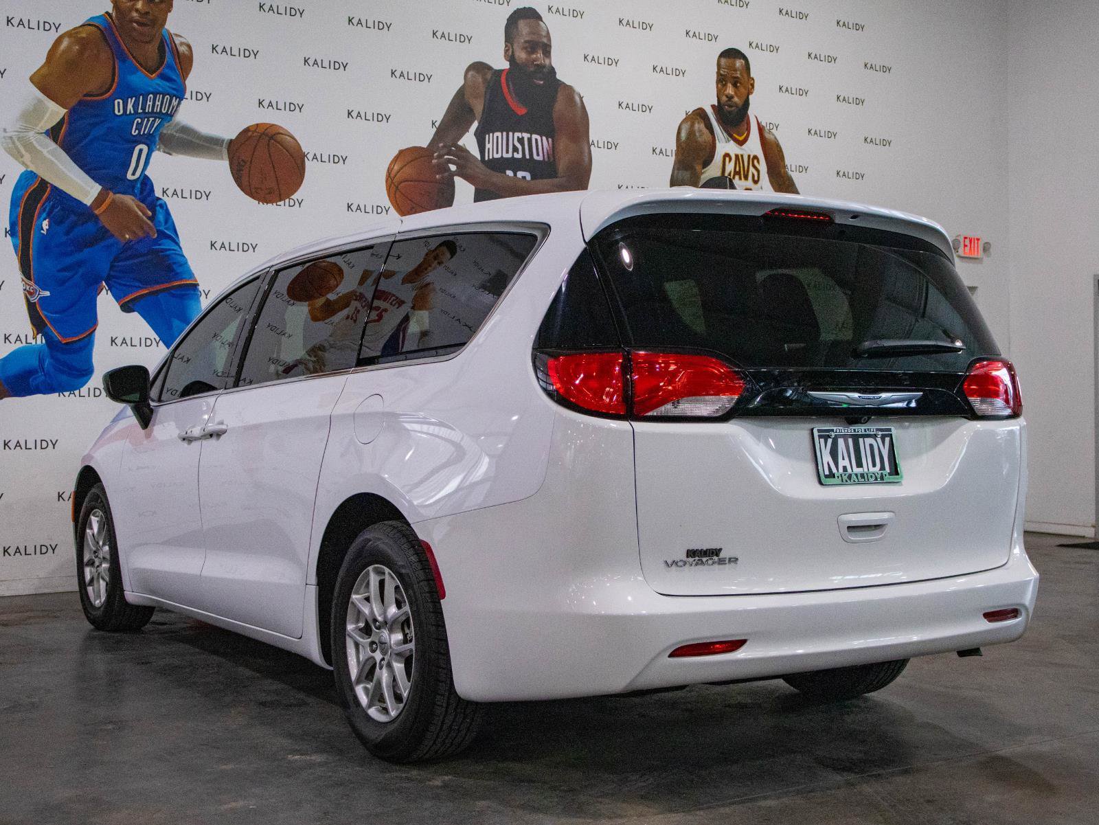 Used 2024 Chrysler Voyager LX FWD image 21