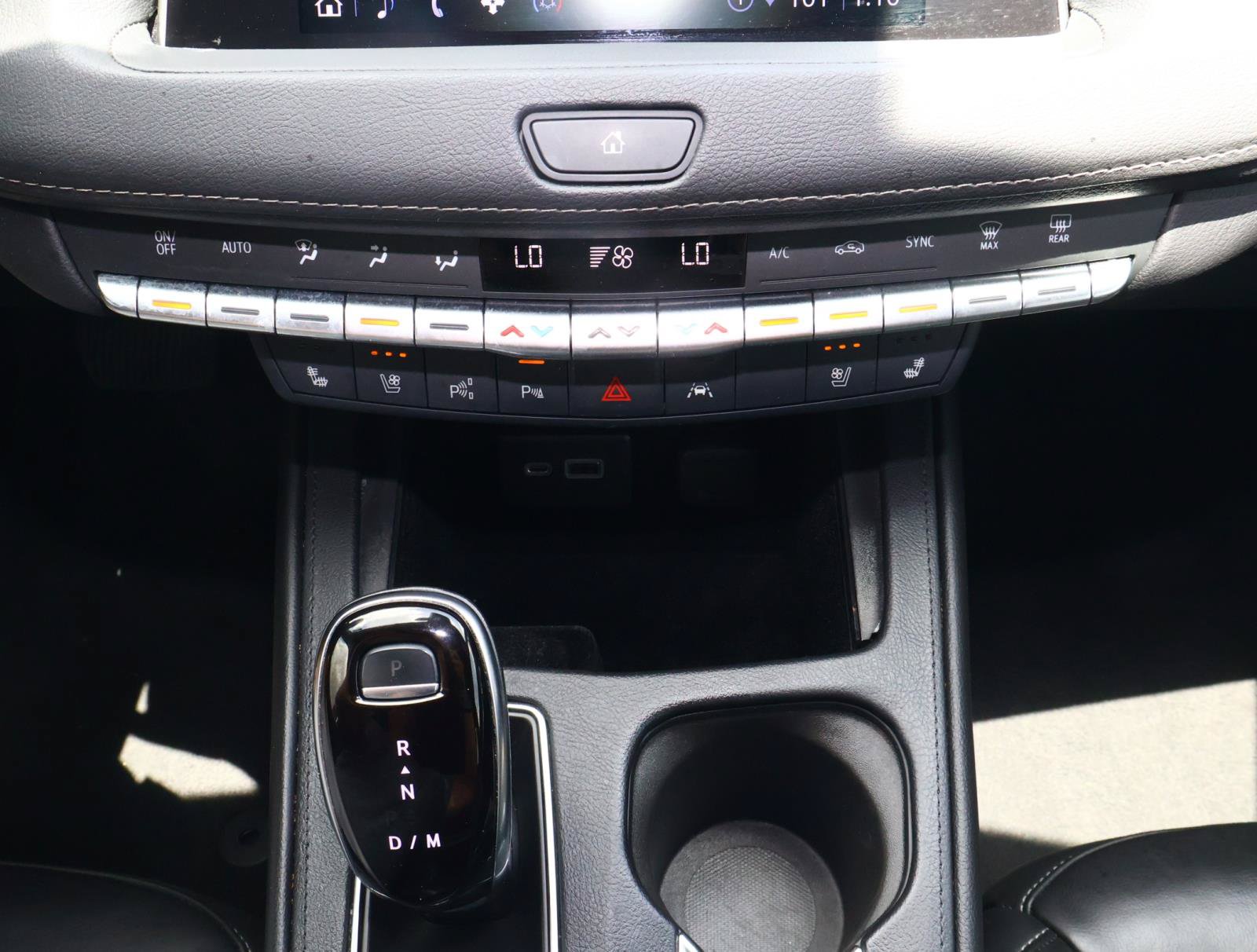 Used 2022 Cadillac XT4 Premium Luxury w/ Technology Package FWD image 31