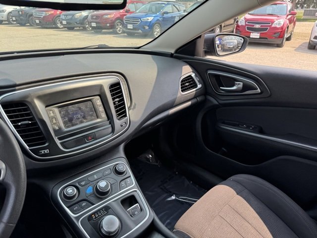 Used 2015 Chrysler 200 Limited image 13