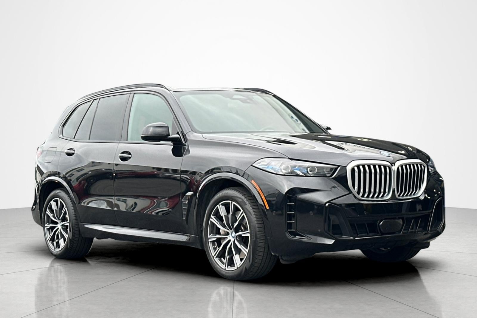 Used 2024 BMW X5 xDrive50e w/ M Sport Package AWD/4WD image 7