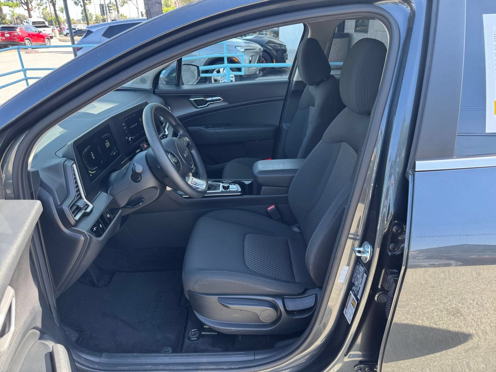 Used 2025 Kia Sportage LX FWD image 25