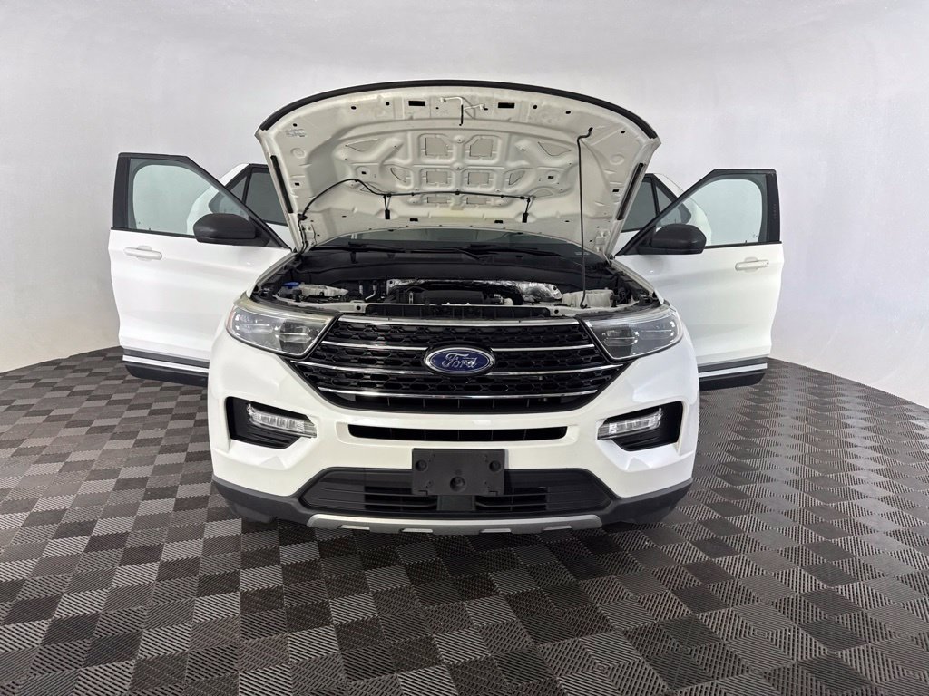 Used 2020 Ford Explorer XLT w/ Equipment Group 202A AWD/4WD image 12