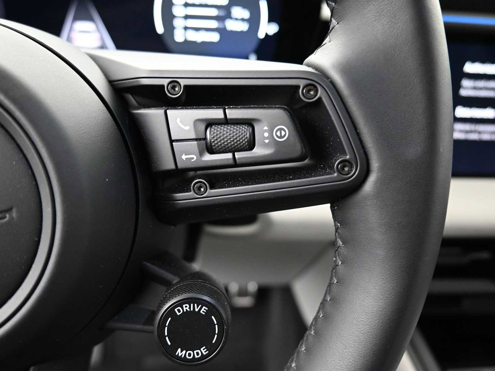 New 2025 Porsche Macan 4 Electric AWD/4WD image 10