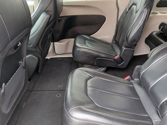 Certified 2023 Chrysler Pacifica Touring-L image 24