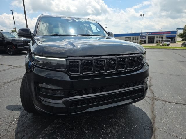 Used 2025 Jeep Grand Wagoneer Series III w/ Rear Seat Video Group 1 AWD/4WD image 8