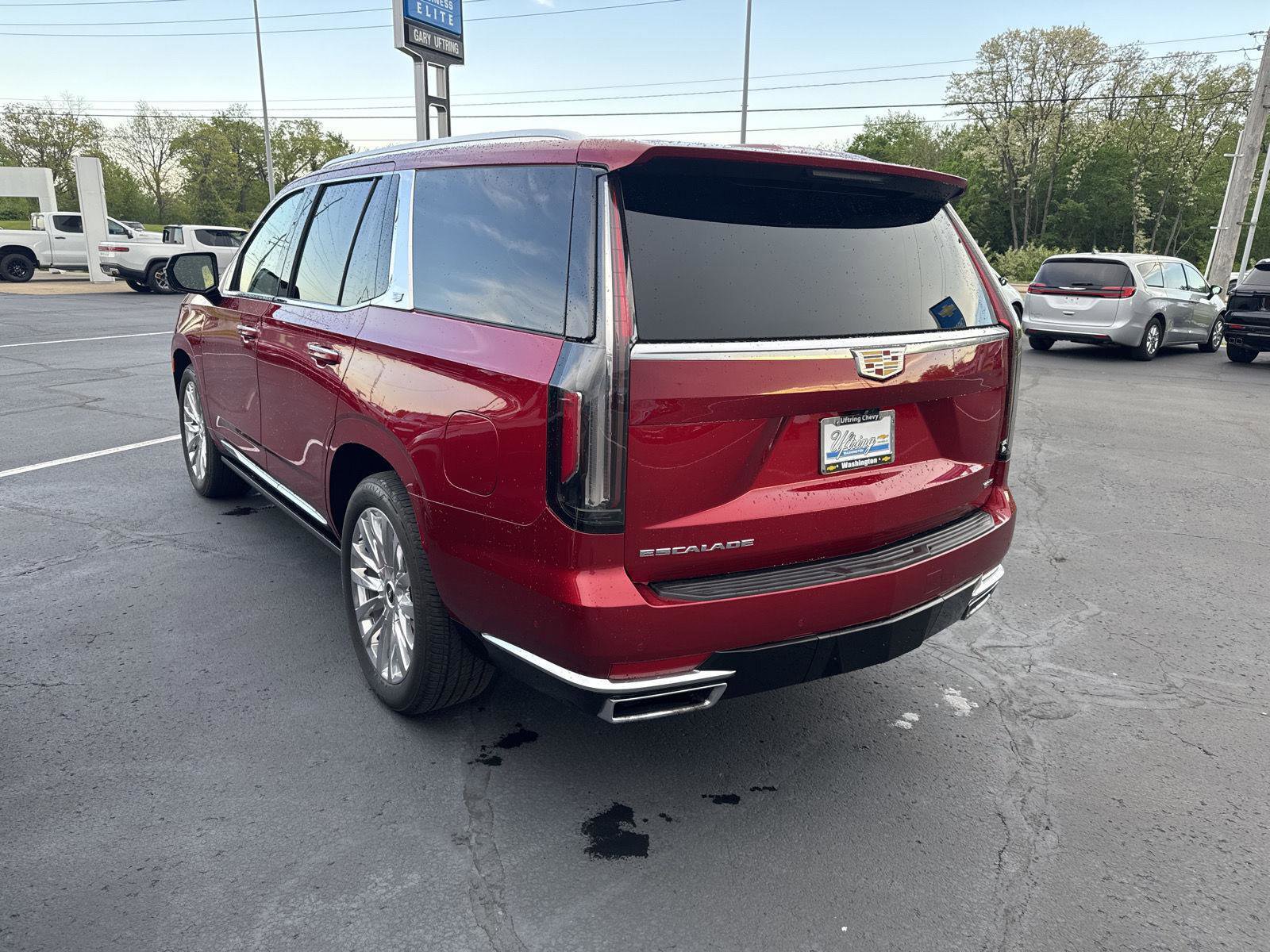 Used 2024 Cadillac Escalade Premium Luxury w/ Performance Package AWD/4WD image 4