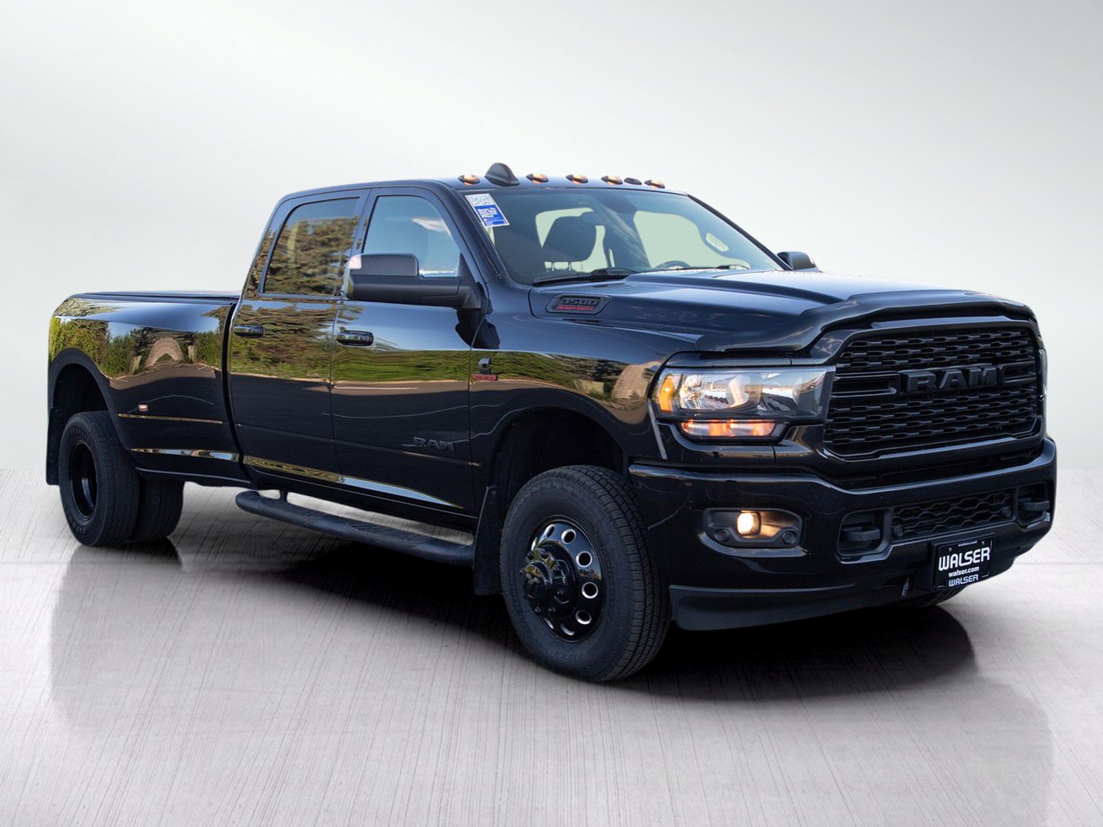 Used 2022 RAM 3500 Big Horn w/ Night Edition AWD/4WD image 7