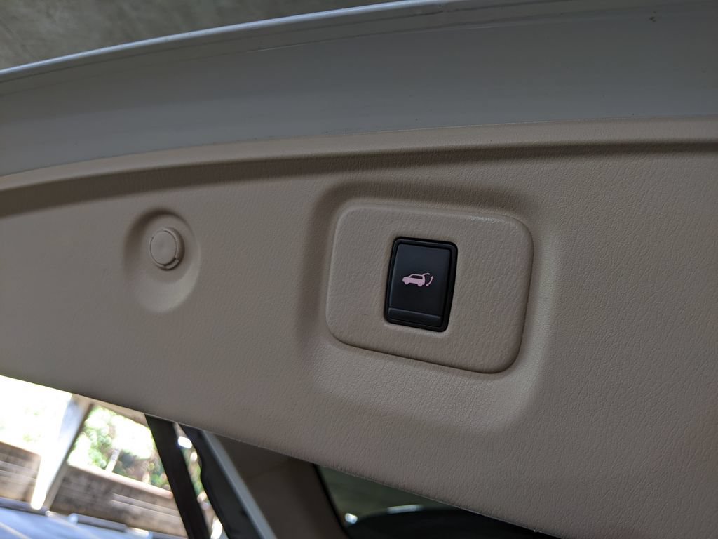 Used 2017 Nissan Pathfinder Platinum FWD image 29