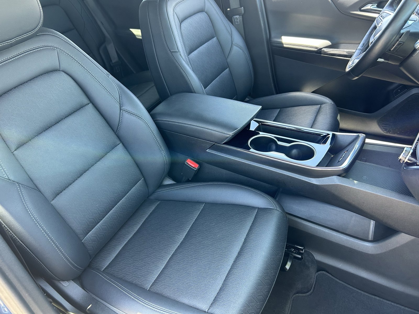 Certified 2025 Chevrolet Equinox LT w/ Convenience Package II FWD image 11