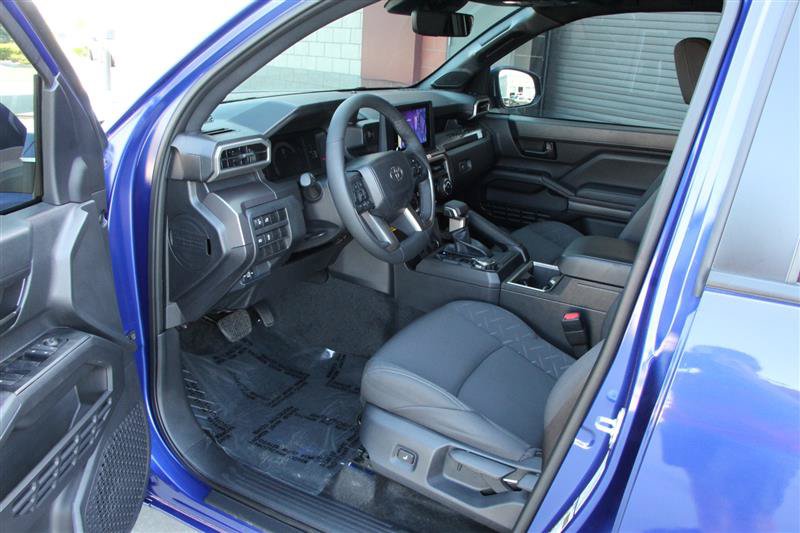 Used 2025 Toyota Tacoma SR5 AWD/4WD image 9