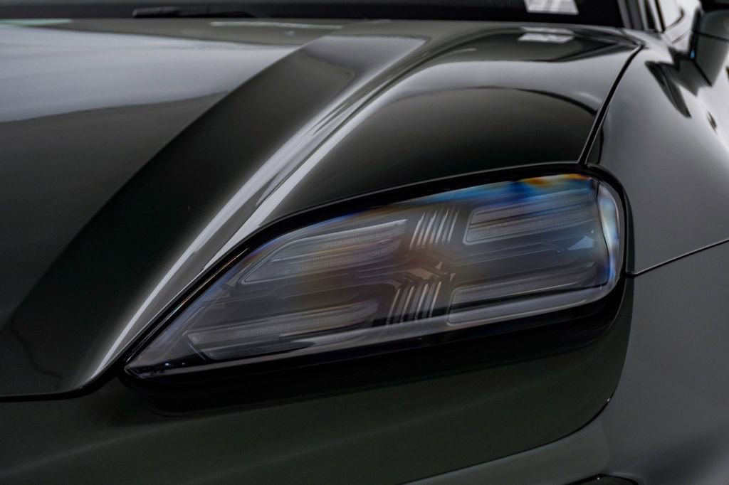 New 2026 Porsche Macan 4 Electric image 7