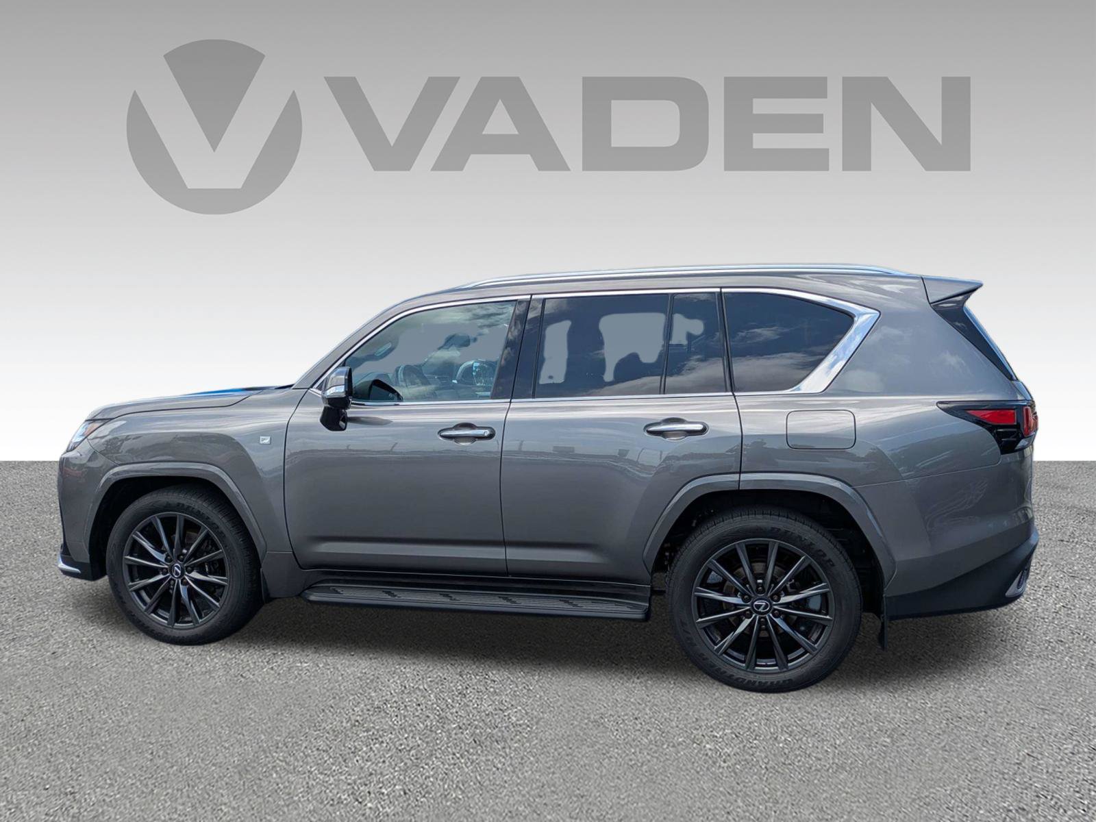 Used 2026 Lexus LX 600 F Sport w/ Accessory Package (Z1) AWD/4WD image 29