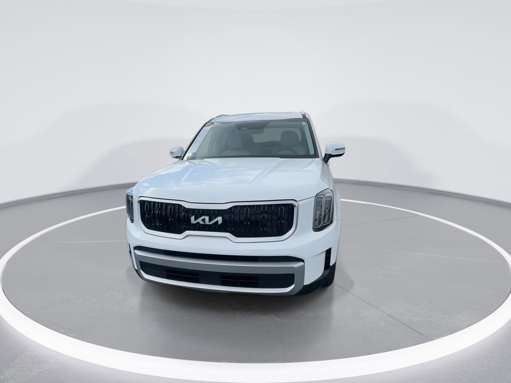 Used 2024 Kia Telluride EX w/ EX Captain's Chair Package FWD image 3