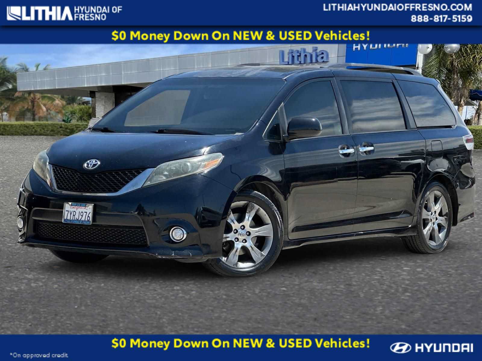 Used 2015 Toyota Sienna SE FWD image 1