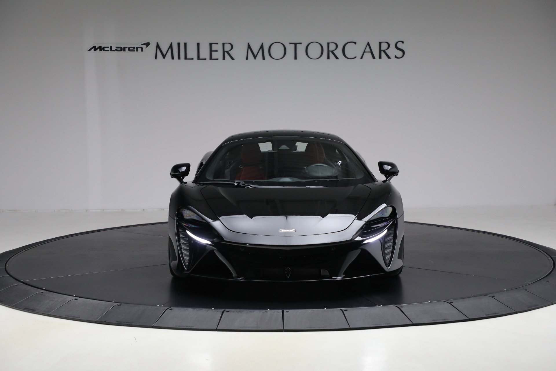 Used 2024 McLaren Artura image 12