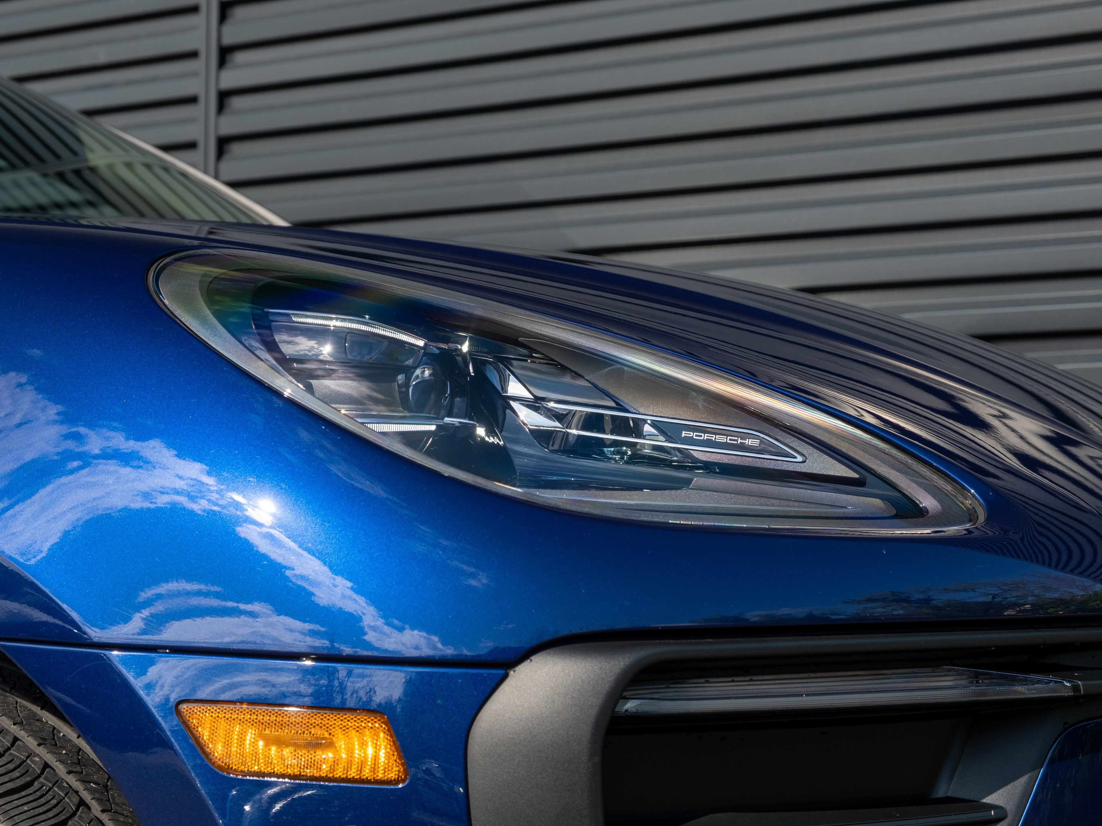 Certified 2023 Porsche Macan AWD/4WD image 16