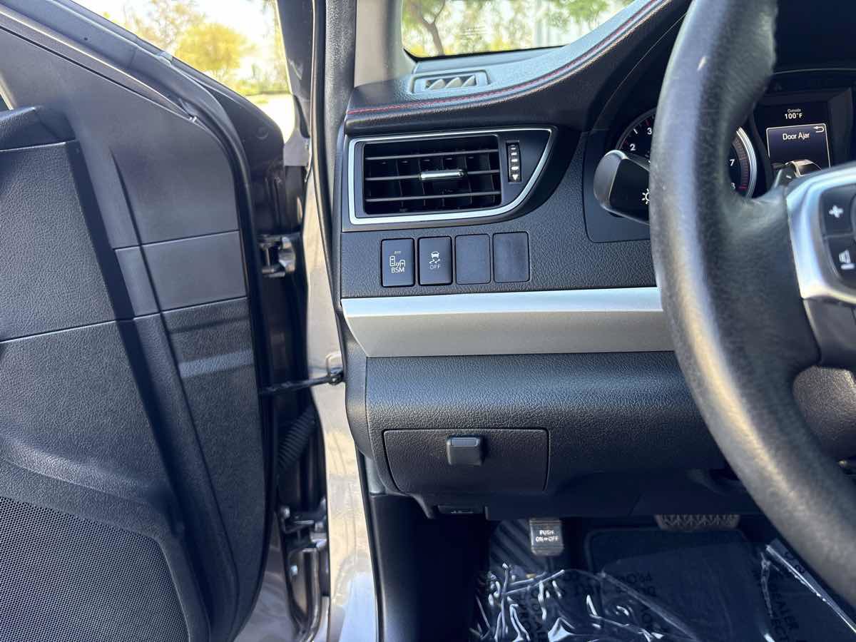 Used 2015 Toyota Camry XSE FWD image 19