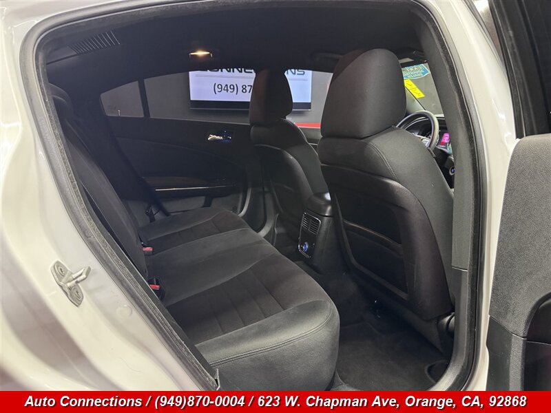 Used 2011 Dodge Charger SE RWD image 8