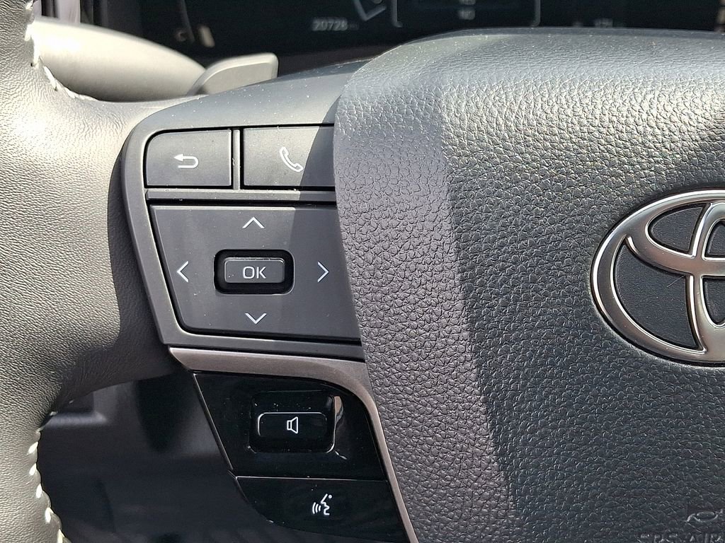 Used 2025 Toyota Camry SE w/ Convenience Package FWD image 21