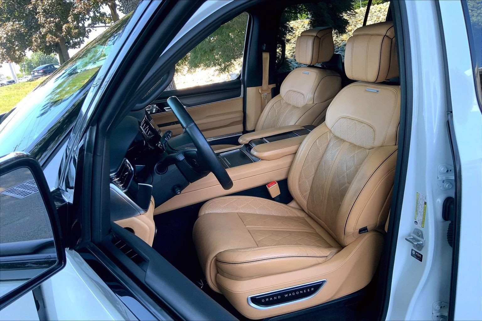 Certified 2025 Jeep Grand Wagoneer Series III w/ Rear Seat Video Group 1 AWD/4WD image 7