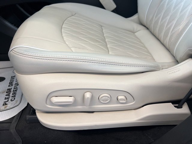 Used 2024 Buick Enclave Avenir w/ Avenir Technology Package image 24