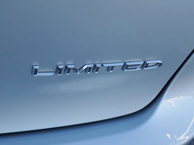 Used 2024 Chrysler Pacifica Limited w/ Uconnect Theater Family Group image 32