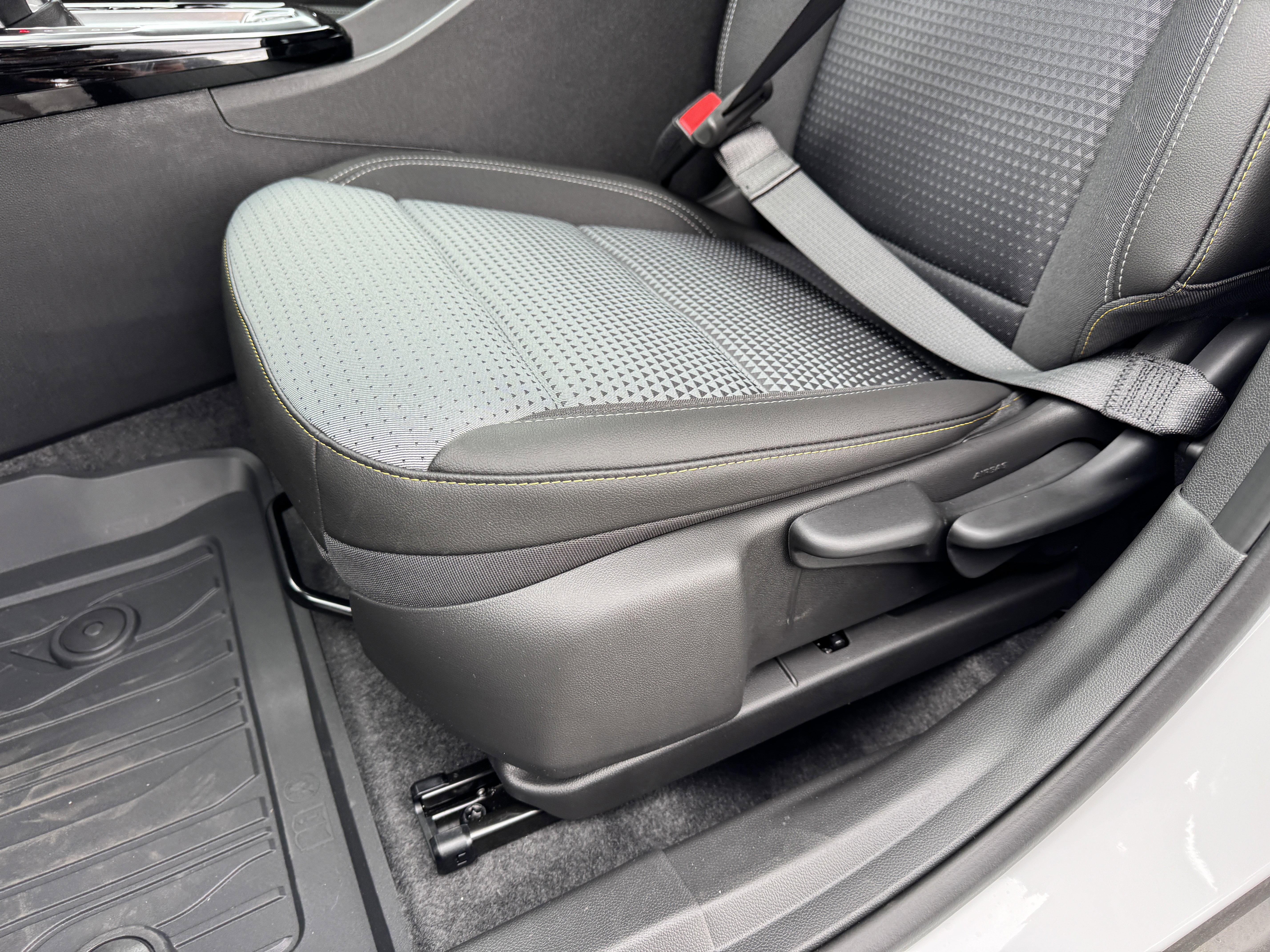 New 2025 Chevrolet Trax LT w/ LT Convenience Package image 13