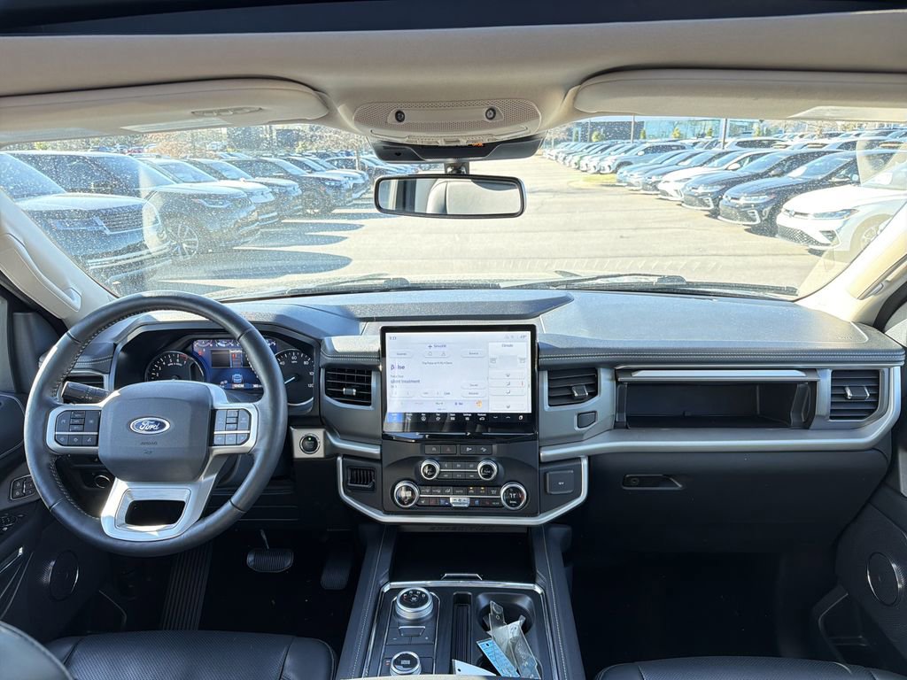 Used 2023 Ford Expedition Max XLT image 24