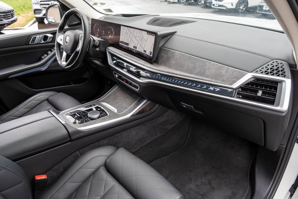 Used 2025 BMW X7 xDrive40i image 25