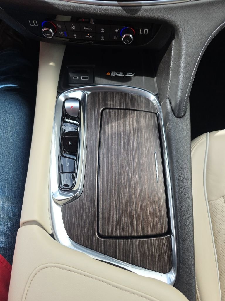Used 2023 Buick Enclave Avenir FWD image 23