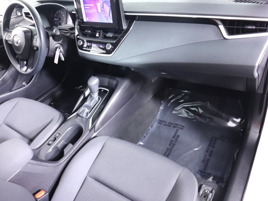 Used 2025 Toyota Corolla LE FWD image 34
